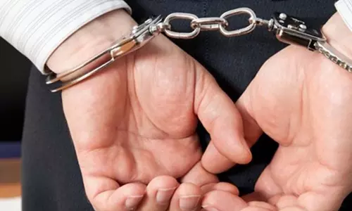 Ballia: फेफना थाना पुलिस ने अभियान के तहत एक वारंटी को गिरफ्तार किया Ballia: फेफना थाना पुलिस ने अभियान के तहत एक वारंटी को गिरफ्तार किया