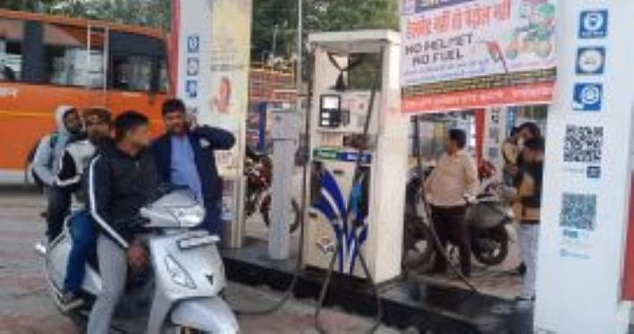 Farrukhabad: प्रशासन का नो फ्यूल नो हेलमेट आदेश