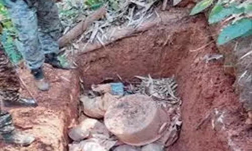 Jharkhand: नक्सली साजिश नाकाम, चाईबासा के जंगल से सुरक्षाकर्मियों ने बरामद किया IED
