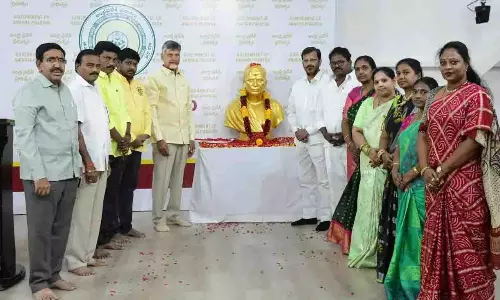Naidu: अमरावती में पोट्टी श्रीरामुलु की प्रतिमा स्थापित की जाएगी Naidu: अमरावती में पोट्टी श्रीरामुलु की प्रतिमा स्थापित की जाएगी