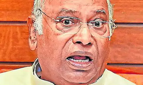 Karnataka: मल्लिकार्जुन खड़गे ने केंद्र पर शिक्षा क्षेत्र की उपेक्षा का आरोप लगाया Karnataka: मल्लिकार्जुन खड़गे ने केंद्र पर शिक्षा क्षेत्र की उपेक्षा का आरोप लगाया