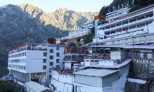 Jammu: माता वैष्णो देवी मंदिर में 5 वर्षों में तीर्थयात्रियों के दान में भारी वृद्धि दर्ज की