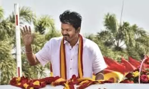 विजय ने डीएमके पर तमिलनाडु शराब व्यापार में भ्रष्टाचार का आरोप लगाया विजय ने डीएमके पर तमिलनाडु शराब व्यापार में भ्रष्टाचार का आरोप लगाया