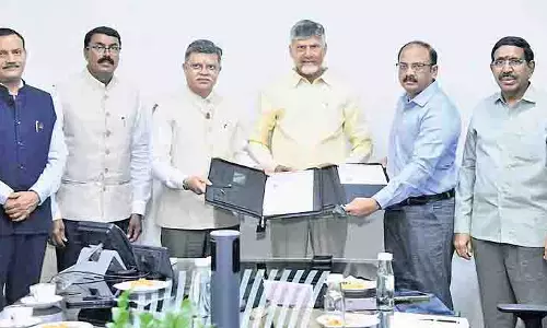 APCRDA-HUDCO ने अमरावती के लिए 11,000 करोड़ रुपये के ऋण समझौते पर हस्ताक्षर किए APCRDA-HUDCO ने अमरावती के लिए 11,000 करोड़ रुपये के ऋण समझौते पर हस्ताक्षर किए