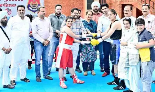 Olympian Vijender Singh ने युवाओं को खेलों की ओर रुख करने के लिए प्रेरित किया