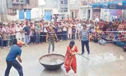 Baijalpur गांव की कोरडा मार होली परंपरा सामुदायिक बंधन को मजबूत करती Baijalpur गांव की कोरडा मार होली परंपरा सामुदायिक बंधन को मजबूत करती