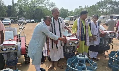 भाजपा सरकार बिना किसी राजनीतिक भेदभाव के कृषि मशीनरी और उपकरण वितरित कर रही है: Minister Ratan भाजपा सरकार बिना किसी राजनीतिक भेदभाव के कृषि मशीनरी और उपकरण वितरित कर रही है: Minister Ratan