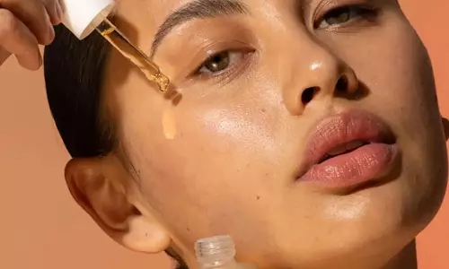 Skin Care: सुबह उठते ही अपनाएं ये आसान स्किनकेयर रूटीन, दिनभर बनी रहेगी त्वचा की ताजगी Skin Care: सुबह उठते ही अपनाएं ये आसान स्किनकेयर रूटीन, दिनभर बनी रहेगी त्वचा की ताजगी