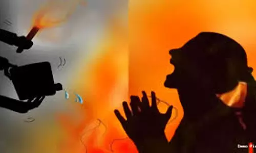NCR Loni: आपसी विवाद में पति ने पत्नी पर पेट्रोल डालकर लगाई आग