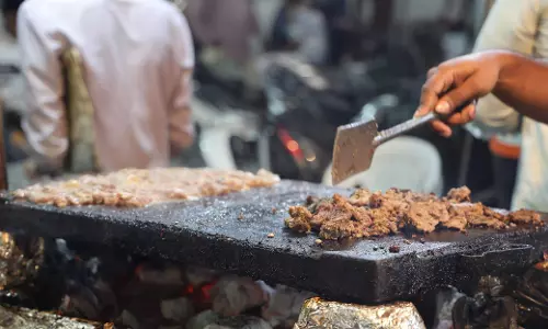 Hyderabad के रमजान फूड वॉक में पाक कला की विरासत का अनावरण किया