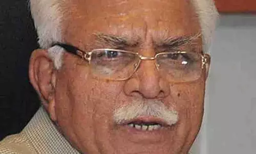 खट्टर ने चुनावी हार के लिए EVM को जिम्मेदार ठहराने पर कांग्रेस की आलोचना की खट्टर ने चुनावी हार के लिए EVM को जिम्मेदार ठहराने पर कांग्रेस की आलोचना की