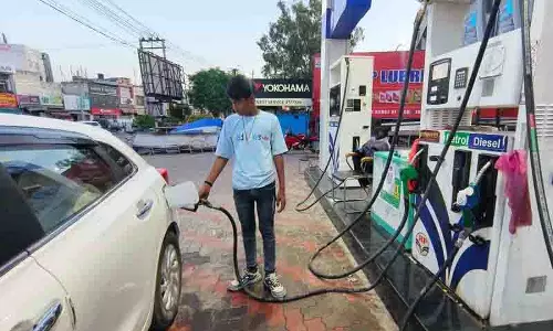 Punjab: बकाया बिलों के कारण सरकारी वाहनों में ईंधन भरना बंद करने की धमकी दी