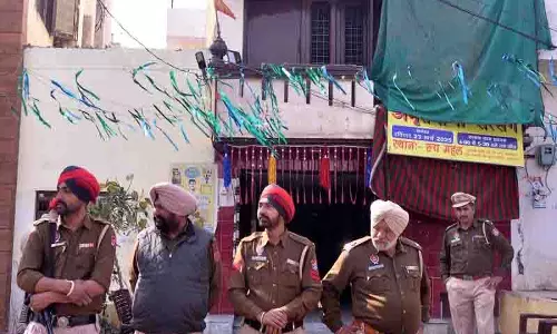 मंदिर विस्फोट मामले को सुलझाने के लिए पुलिस CCTV फुटेज खंगाल रही