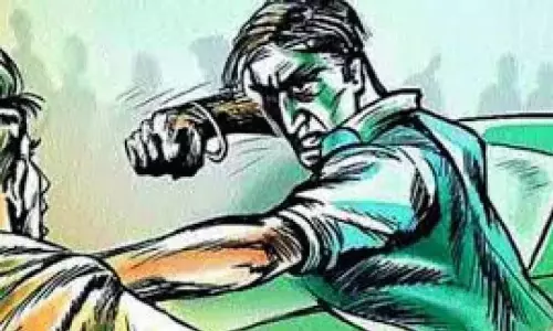 Telangana: गांदीपेट क्रिकेट ग्राउंड पर ग्रुप क्लैश में 1 खिलाड़ी घायल Telangana: गांदीपेट क्रिकेट ग्राउंड पर ग्रुप क्लैश में 1 खिलाड़ी घायल