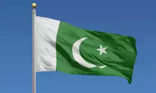 Pakistan: बंद कमरे में ये कैसा सत्र Pakistan: बंद कमरे में ये कैसा सत्र