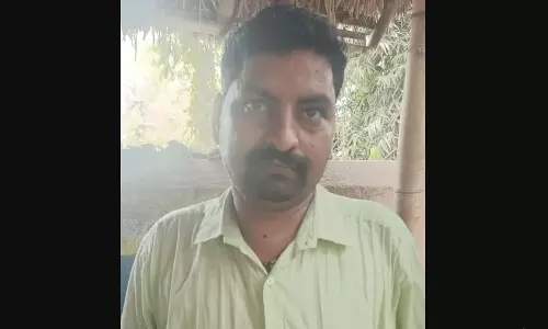 Odisha: 1.93 लाख रुपये का बिल पास करने के लिए रिश्वत लेते बीईओ कार्यालय के अकाउंटेंट गिरफ्तार Odisha: 1.93 लाख रुपये का बिल पास करने के लिए रिश्वत लेते बीईओ कार्यालय के अकाउंटेंट गिरफ्तार