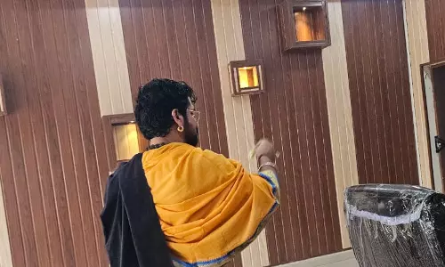गरियाबंद जिला पंचायत में नए अध्यक्ष ने गौ मूत्र छिड़कवाया, हवन पूजन भी की गई