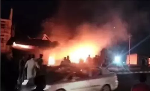 Manipur: थौबल में आग से फार्मेसी और क्लिनिक नष्ट Manipur: थौबल में आग से फार्मेसी और क्लिनिक नष्ट
