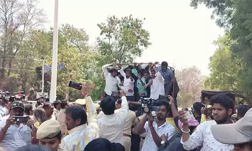 Osmania University में तनाव, पुलिस ने प्रदर्शनकारी छात्रों को किया गिरफ्तार