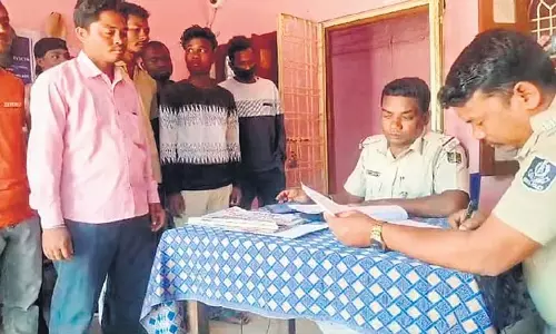 Koraput में पुरुषों ने शराबबंदी की मांग की, महिलाओं पर शराब का अधिक दुरुपयोग करने का आरोप लगाया