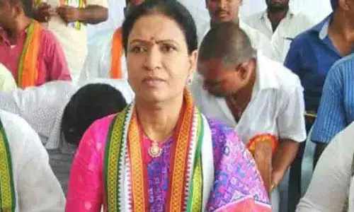 बीजेपी सांसद DK अरुणा के घर में घुसपैठिया घुसा, CCTV में कैद हुआ वीडियो