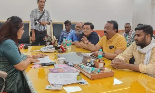 चौपाटी हटाने और संपत्ति कर में ब्याज माफी करने मेयर मीनल चौबे को ज्ञापन