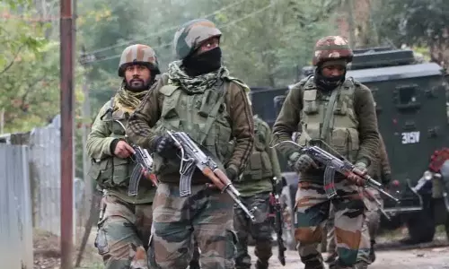 Kashmir के कुपवाड़ा में जारी मुठभेड़ में आतंकवादी मारा गया