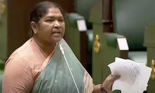 गांगुली का प्रयास विदेशी शिक्षा योजना का राजनीतिकरण करना है: Minister Seethakka गांगुली का प्रयास विदेशी शिक्षा योजना का राजनीतिकरण करना है: Minister Seethakka