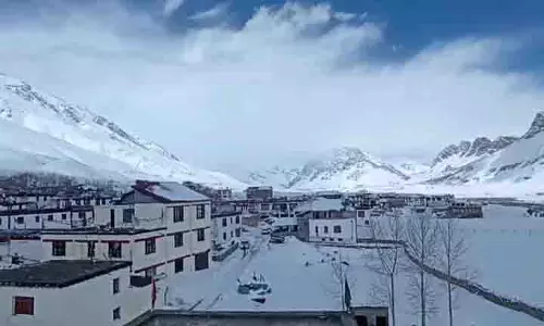 ताजा बर्फबारी से Lahaul और स्पीति में 124 सड़कें अवरुद्ध
