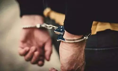 मोगा पुलिस ने मुठभेड़ के बाद बंबीहा गैंग के आतंकी को गिरफ्तार कर .32 बोर की पिस्तौल बरामद की मोगा पुलिस ने मुठभेड़ के बाद बंबीहा गैंग के आतंकी को गिरफ्तार कर .32 बोर की पिस्तौल बरामद की