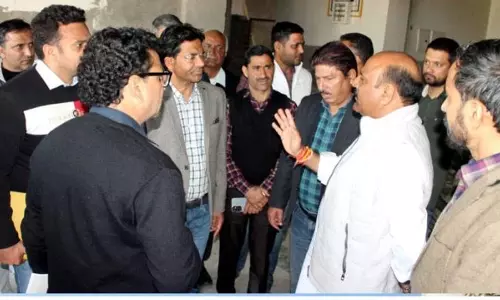 Jammu: उपमुख्यमंत्री ने नौशेरा में विकास कार्यों की समीक्षा की Jammu: उपमुख्यमंत्री ने नौशेरा में विकास कार्यों की समीक्षा की