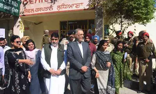Hospital में नशा मुक्ति केंद्र का दौरा किया, अभियान की समीक्षा की Hospital में नशा मुक्ति केंद्र का दौरा किया, अभियान की समीक्षा की