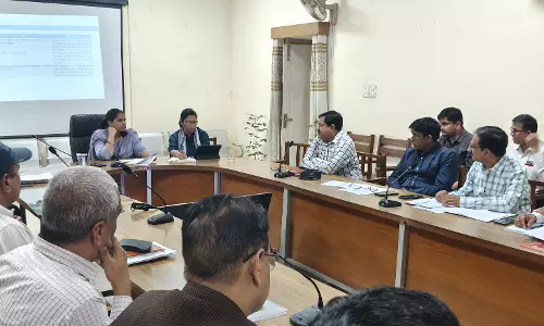 Sri Ganganagar : साप्ताहिक समीक्षा बैठक में जिला कलेक्टर ने दिए निर्देश