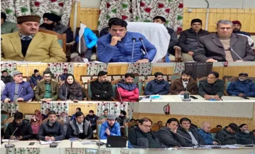 DDC कुपवाड़ा के अध्यक्ष ने जिला कैपेक्स के तहत कार्यों की प्रगति की समीक्षा की