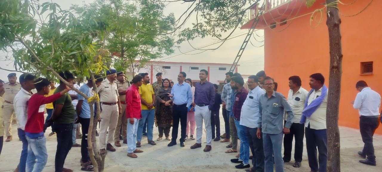 कलेक्टर , एसपी ने ग्राम भानपुरगंज में मिनी करीला मेला स्थल का किया निरीक्षण