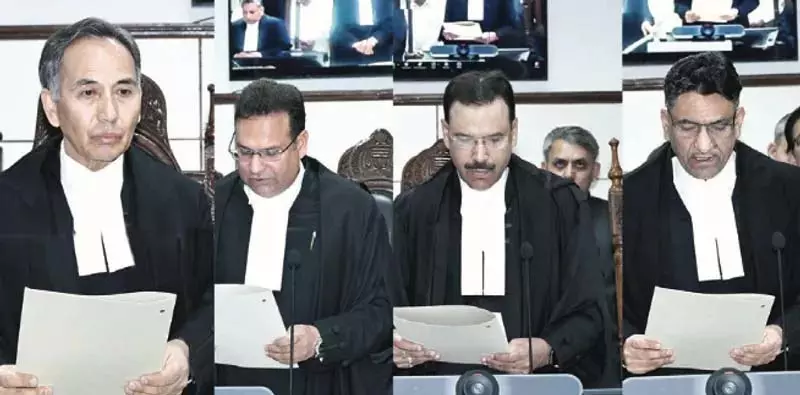 मुख्य न्यायाधीश ने अतिरिक्त न्यायाधीशों को न्यायाधीश के रूप में पद की शपथ दिलाई मुख्य न्यायाधीश ने अतिरिक्त न्यायाधीशों को न्यायाधीश के रूप में पद की शपथ दिलाई