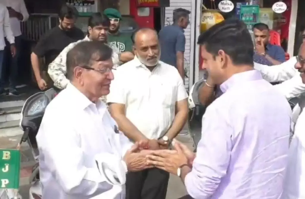Indore: रंग पंचमी पर ऐतिहासिक गेर की तैयारियां, हजारों देशी-विदेशी मेहमान पहुंचेंगे Indore: रंग पंचमी पर ऐतिहासिक गेर की तैयारियां, हजारों देशी-विदेशी मेहमान पहुंचेंगे