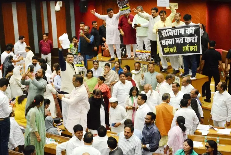 Delhi: आप और भाजपा पार्षदों के बीच एमसीडी सदन की बैठक स्थगित Delhi: आप और भाजपा पार्षदों के बीच एमसीडी सदन की बैठक स्थगित