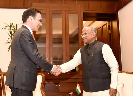 भारतीय प्रवासियों को अपनाने के लिए जताया पुर्तगाल का आभार भारतीय प्रवासियों को अपनाने के लिए जताया पुर्तगाल का आभार