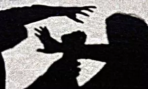 छात्रा का यौन शोषण कर बना लिया वीडियो और वायरल करने की देता रहा धमकी, पुलिस ने किया गिरफ्तार छात्रा का यौन शोषण कर बना लिया वीडियो और वायरल करने की देता रहा धमकी, पुलिस ने किया गिरफ्तार