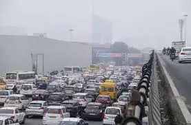 Gurugram: में क्षतिग्रस्त सड़कों के कारण यातायात बाधित: रिपोर्ट Gurugram: में क्षतिग्रस्त सड़कों के कारण यातायात बाधित: रिपोर्ट