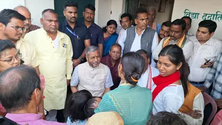 भाजपा नेताओं ने गिरिडीह में उपद्रव प्रभावित इलाके का किया दौरा भाजपा नेताओं ने गिरिडीह में उपद्रव प्रभावित इलाके का किया दौरा