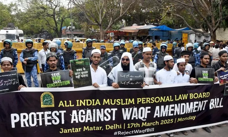 Delhi: मुस्लिम लॉ बोर्ड ने जंतर-मंतर पर वक्फ बिल के खिलाफ प्रदर्शन किया Delhi: मुस्लिम लॉ बोर्ड ने जंतर-मंतर पर वक्फ बिल के खिलाफ प्रदर्शन किया