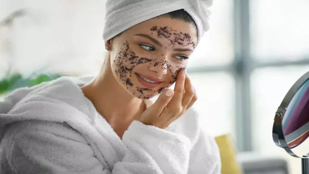 Homemade Scrub: चायपत्ती से बनाएं ये आसान स्क्रब, पाएं चमकदार और निखरी त्वचा Homemade Scrub: चायपत्ती से बनाएं ये आसान स्क्रब, पाएं चमकदार और निखरी त्वचा