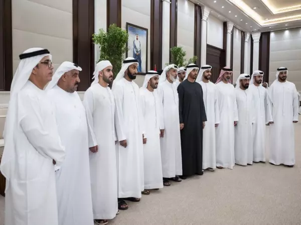UAE राष्ट्रपति ने सऊदी अरब द्वारा आयोजित कुरान प्रतियोगिता में जीतने वाले अमीराती सैन्य कर्मियों का स्वागत किया UAE राष्ट्रपति ने सऊदी अरब द्वारा आयोजित कुरान प्रतियोगिता में जीतने वाले अमीराती सैन्य कर्मियों का स्वागत किया