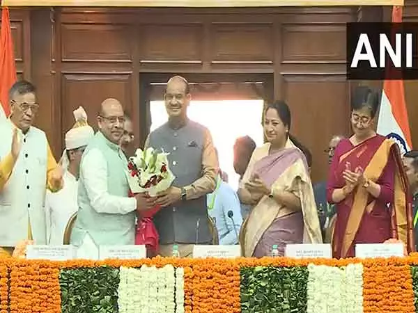Lok Sabha अध्यक्ष ने दिल्ली विधानसभा में विधायकों के लिए दो दिवसीय ओरिएंटेशन कार्यक्रम का उद्घाटन किया Lok Sabha अध्यक्ष ने दिल्ली विधानसभा में विधायकों के लिए दो दिवसीय ओरिएंटेशन कार्यक्रम का उद्घाटन किया