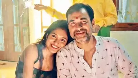 Pankaj Tripathi की बेटी आशी ने म्यूजिक वीडियो से डेब्यू किया Pankaj Tripathi की बेटी आशी ने म्यूजिक वीडियो से डेब्यू किया