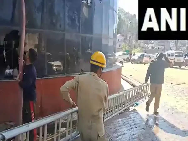 राजौरी के GMC Hospital में लगी आग, किसी के हताहत होने की खबर नहीं राजौरी के GMC Hospital में लगी आग, किसी के हताहत होने की खबर नहीं