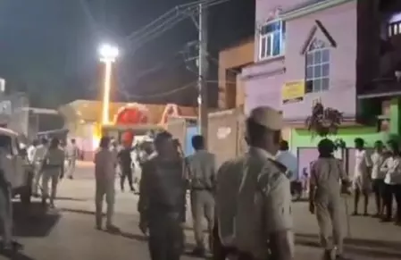 Bihar के रोहतास में हिंसा के लिए 12 से अधिक हिरासत में लिए गए Bihar के रोहतास में हिंसा के लिए 12 से अधिक हिरासत में लिए गए