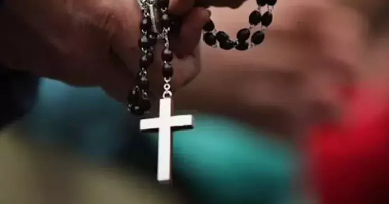 पत्नी के खिलाफ एसडीएम से शिकायत, पति ने लगाया ईसाई धर्म को मानने का आरोप पत्नी के खिलाफ एसडीएम से शिकायत, पति ने लगाया ईसाई धर्म को मानने का आरोप